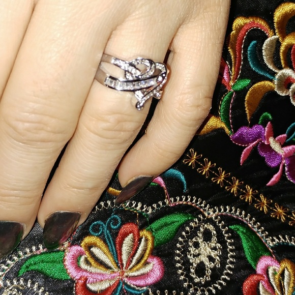 Heart Knot Ring - Picture 3 of 5